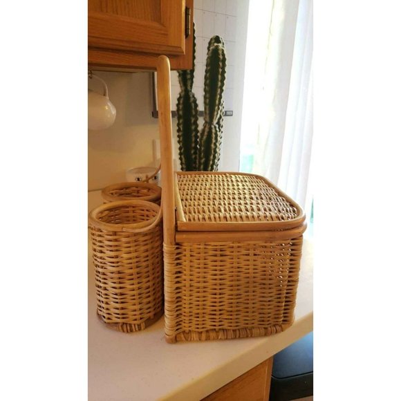 Vintage Wicker Rattan Picnic Wine Picnic Event Outside Holiday Handle Basket - Picture 4 of 8